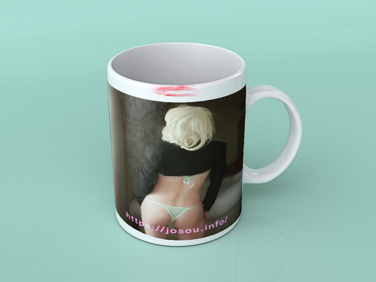 口紅の跡が残ったマグカップ