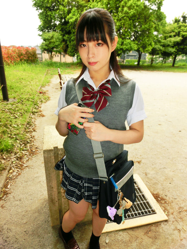 【春瀬ことり】制服姿の美女男の娘