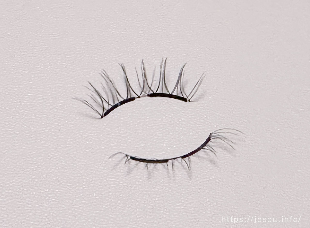 つけまつ毛を上下に分割する