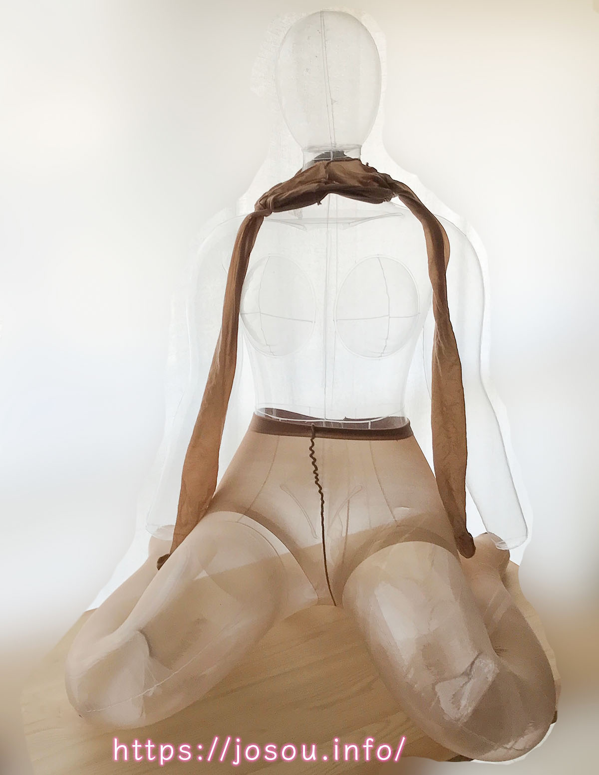 ラブボディにストッキング（パンスト）を被せる（上半身）