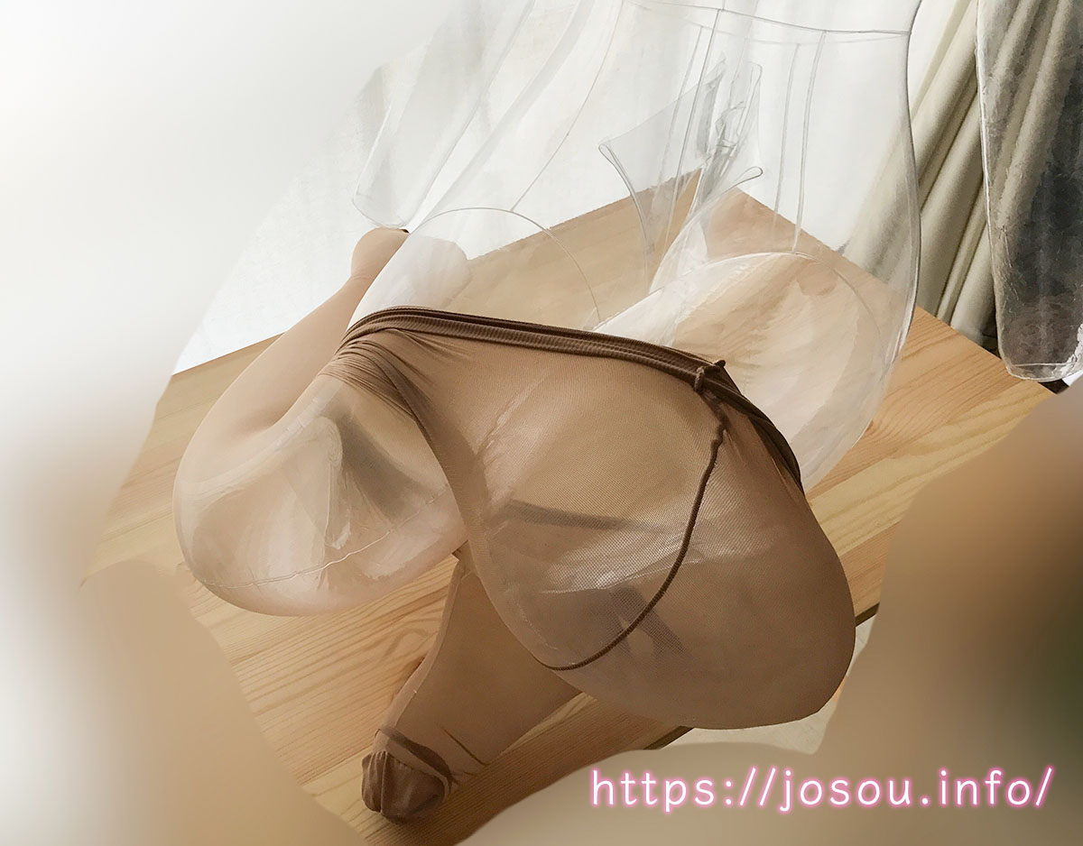 ストッキング（パンスト）をラブボディの両脚に通す