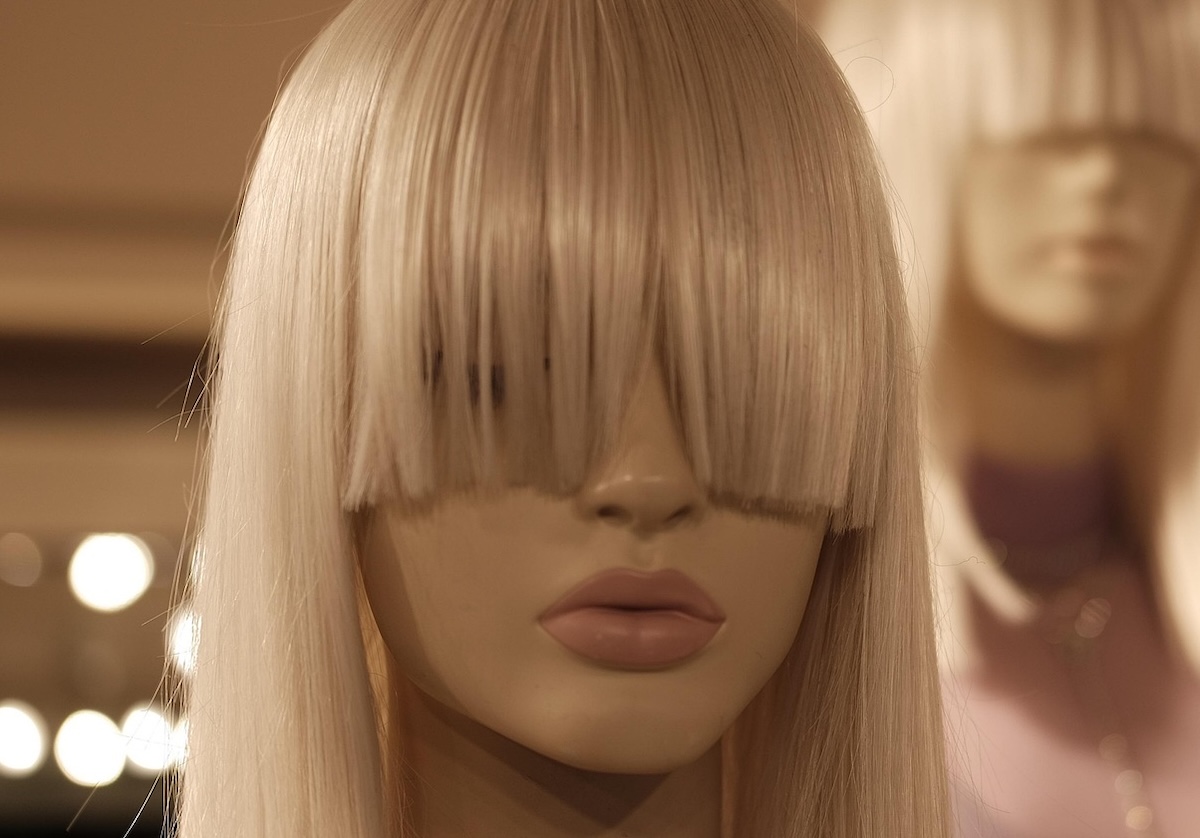 前髪が目にかかってしまっている被り方