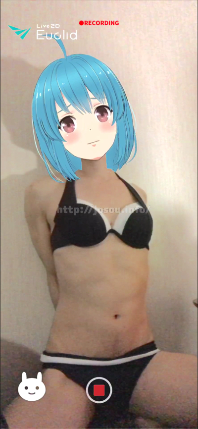 水着でオッパイを強調するポーズ