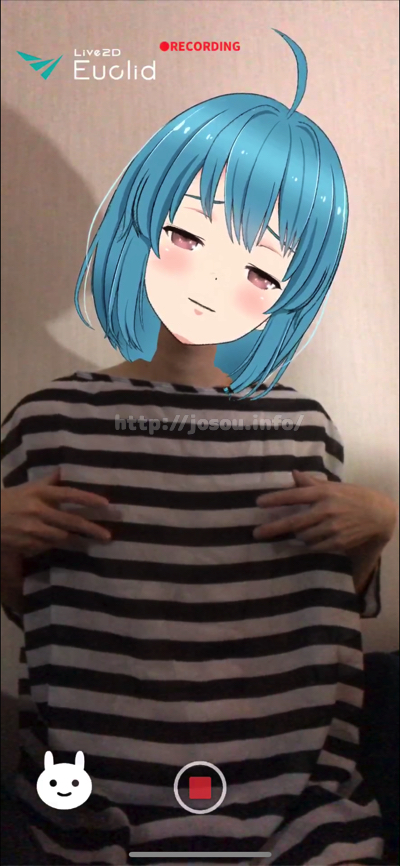 着衣乳首オナニーで感じている様子