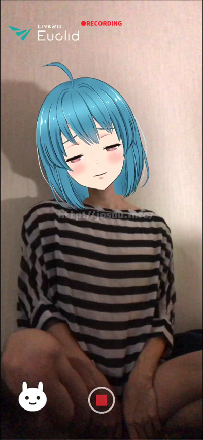 アニメキャラ２次元女装で目を細め感じている様子