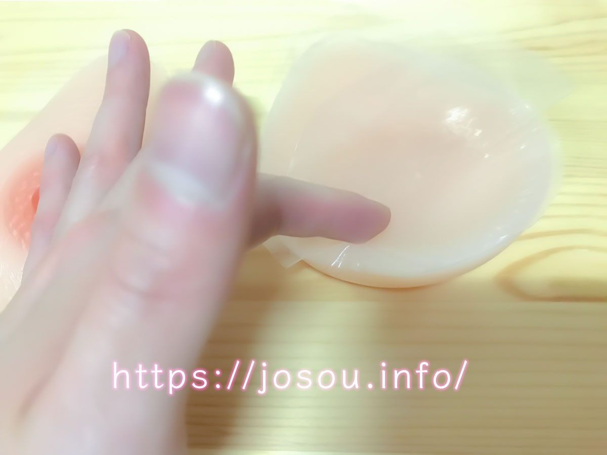 粘着式の貼り付け型オッパイの粘着力
