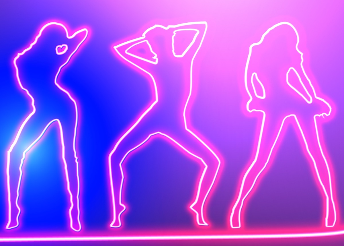 カメラの前で見せる艶めかしいオナニーの体位がエロい!
