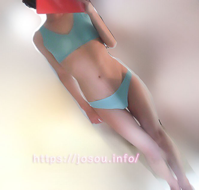 シームレスブラ＆ショーツ ライトブルー おとこの娘用の着用姿（前姿）