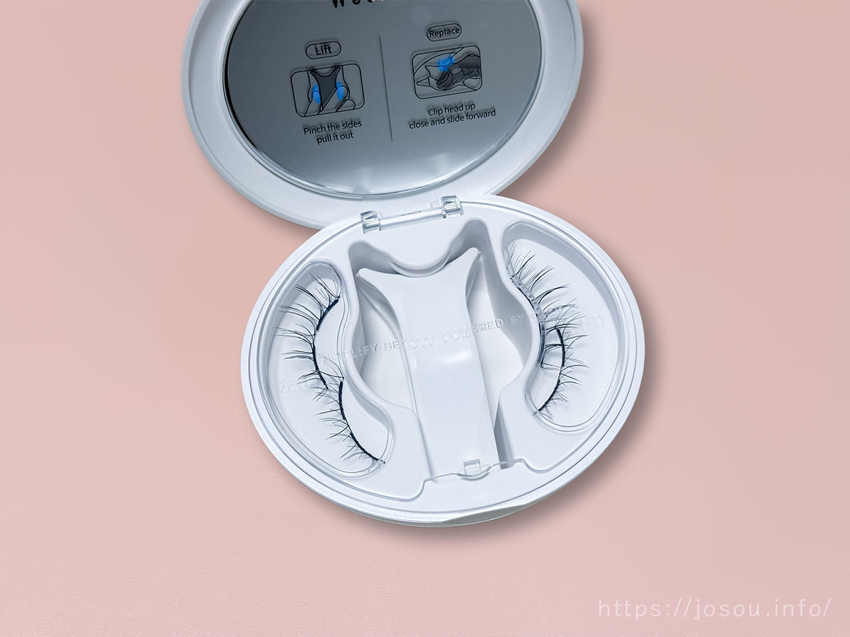 重なったつけまつ毛を分割した状態の写真